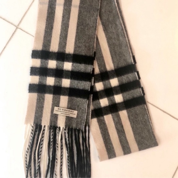 Burberry Cashmere Scarf Shawl Scotland Made! - Picture 3 of 6